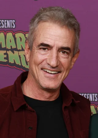 Dermot Mulroney height profile photo