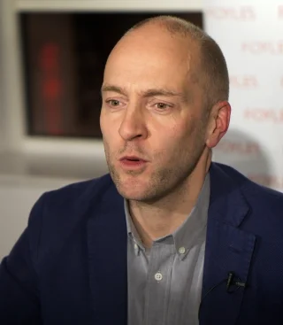 Derren Brown height profile photo