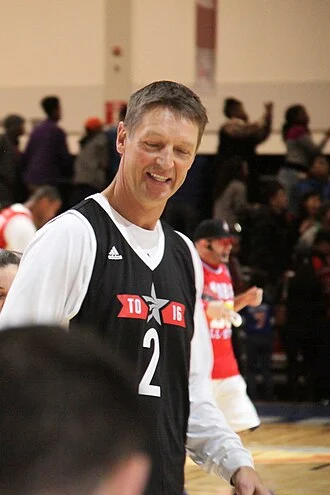 Detlef Schrempf height profile photo
