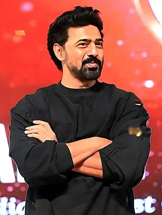 Dev (Bengali actor) height profile photo