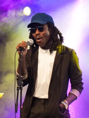 Dev Hynes height profile photo