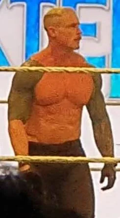 Dexter Lumis height profile photo