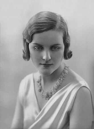 Diana Mosley height profile photo
