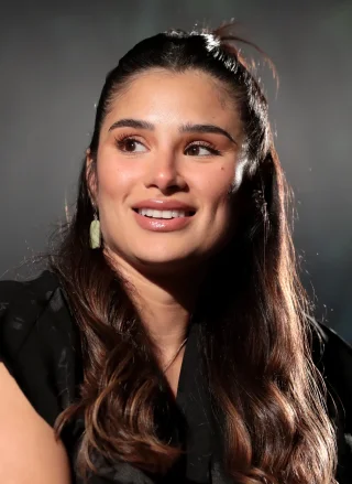 Diane Guerrero height profile photo