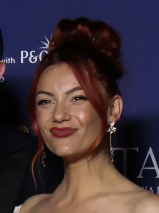 Dianne Buswell height profile photo