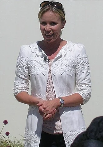 Dianne Oxberry height profile photo