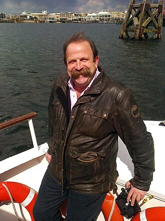 Dick Strawbridge height profile photo