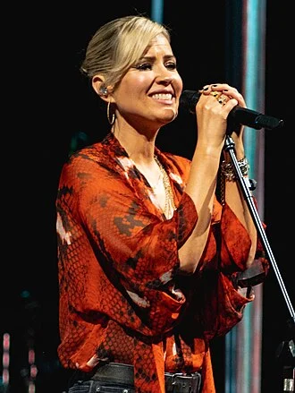 Dido (singer) height profile photo