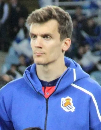 Diego Llorente height profile photo