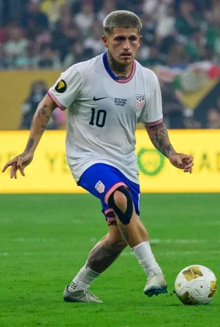 Diego Luna (soccer, born 2003) height profile photo