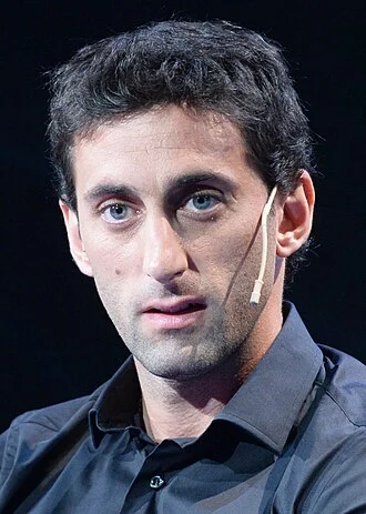 Diego Milito height profile photo