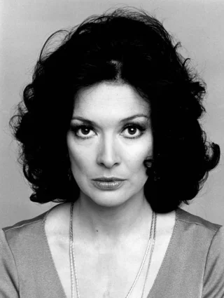 Dixie Carter height profile photo