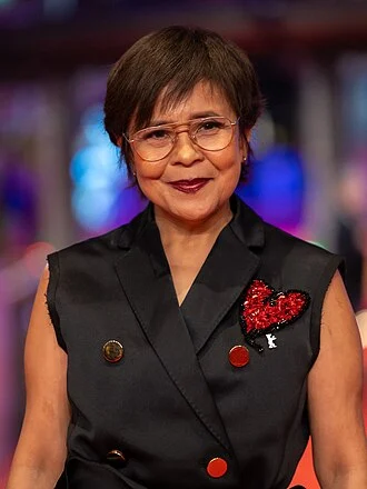 Dolly de Leon height profile photo