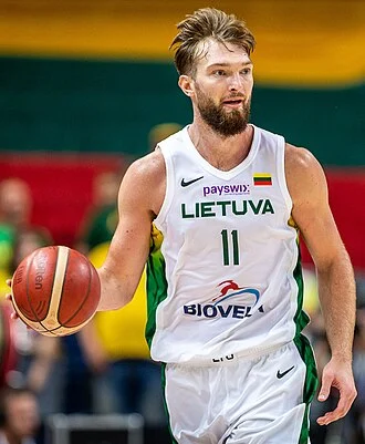 Domantas Sabonis height profile photo