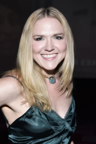 Dominique Swain height profile photo