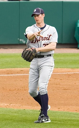 Don Kelly (baseball) height profile photo