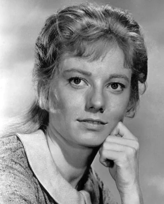 Donna Anderson height profile photo