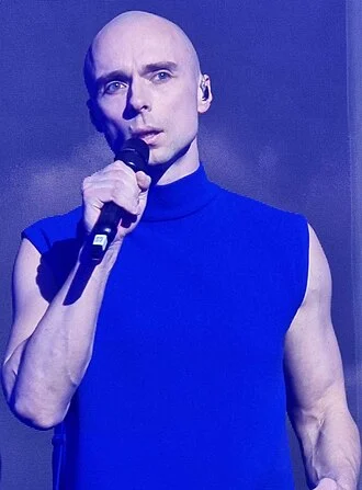 Dons (singer) height profile photo