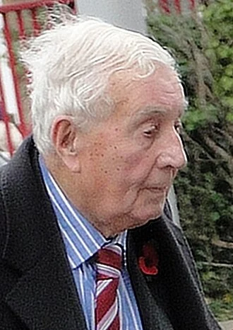 Doug Ellis height profile photo