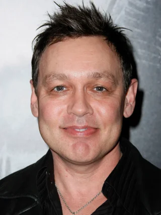 Doug Hutchison height profile photo