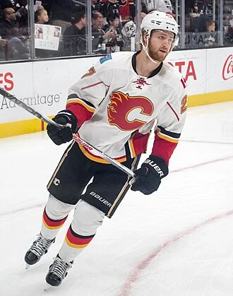 Dougie Hamilton height profile photo