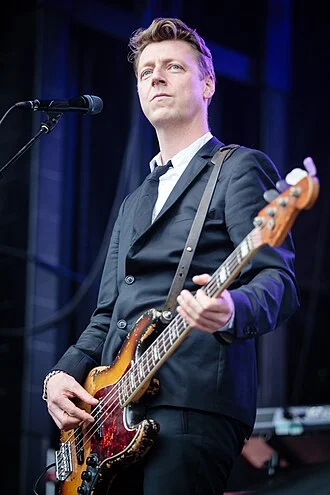Dougie Payne height profile photo