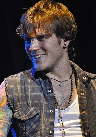 Dougie Poynter height profile photo
