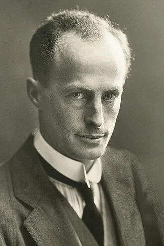 Douglas Mawson height profile photo