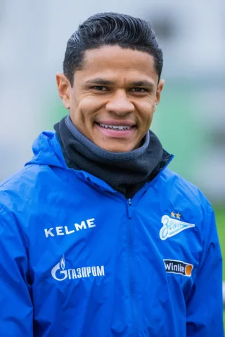 Douglas Santos (footballer, born 1994) height profile photo