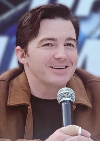 Drake Bell height profile photo