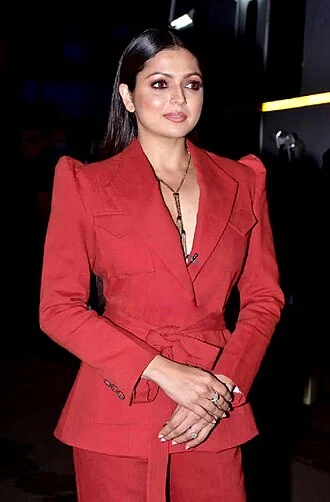 Drashti Dhami height profile photo