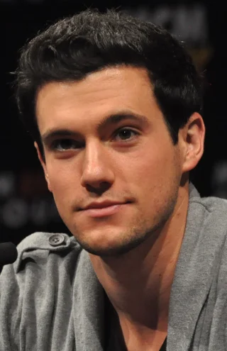 Drew Roy height profile photo
