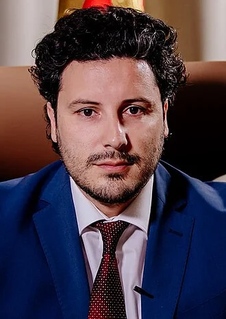 Dritan Abazović height profile photo