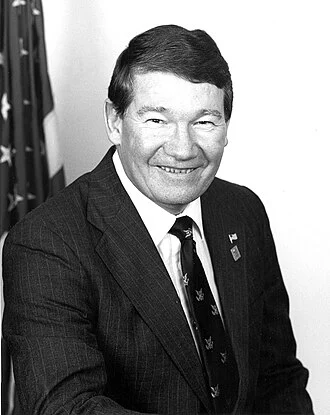 Duke Cunningham height profile photo
