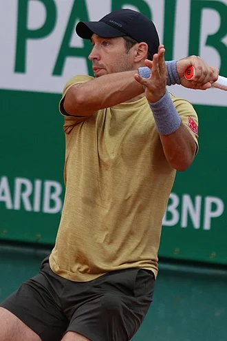Dušan Lajović height profile photo