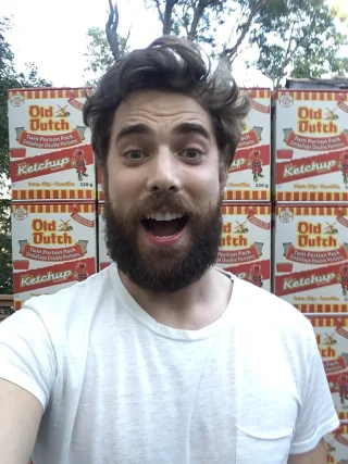 Dustin Milligan height profile photo