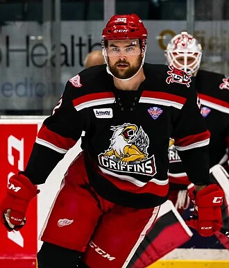 Dylan McIlrath height profile photo