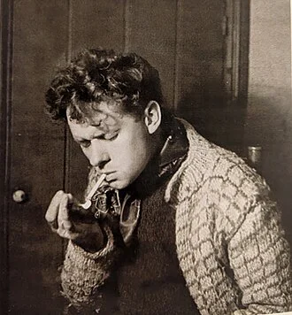 Dylan Thomas height profile photo