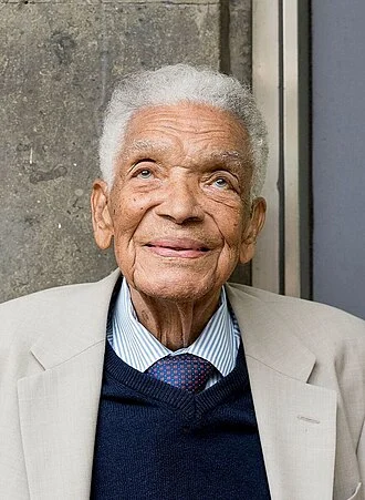Earl Cameron height profile photo