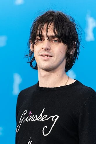 Earl Cave height profile photo