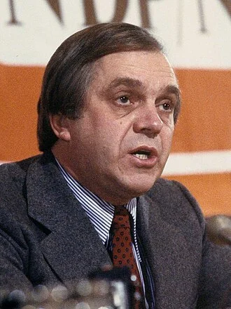 Ed Broadbent height profile photo