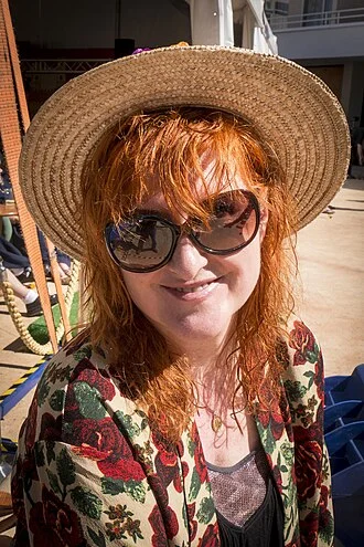 Eddi Reader height profile photo