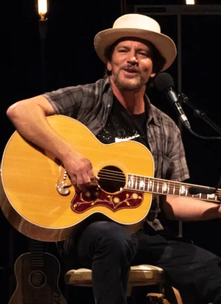Eddie Vedder height profile photo