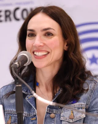 Eden Riegel height profile photo