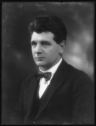 Edgar Lansbury (politician) height profile photo