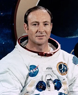 Edgar Mitchell height profile photo