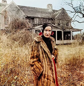 Edith Bouvier Beale height profile photo