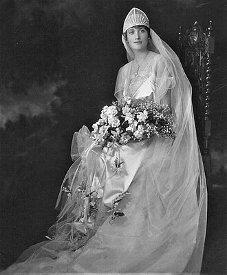 Edith Ewing Bouvier Beale height profile photo