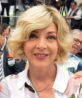 Edith González height profile photo