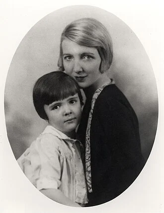 Edith Luckett Davis height profile photo